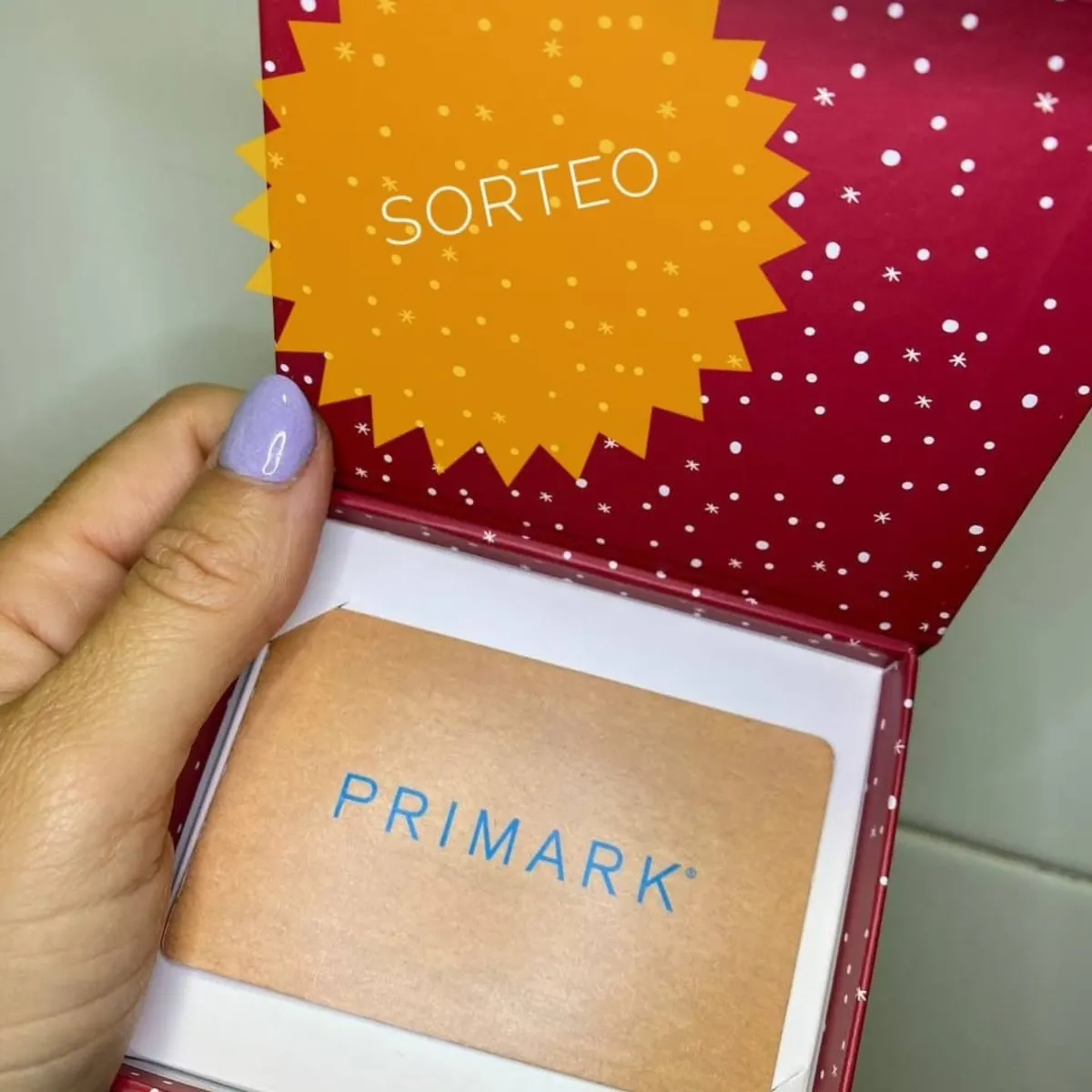 Sorteo Adeli Parra: Gana una tarjeta de regalo de Primark valorada en 200 euros